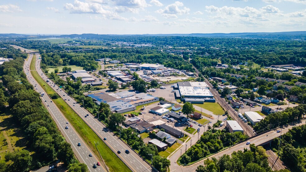More Photos Of 59 Old Broadway E, North Haven Showroom For Sale