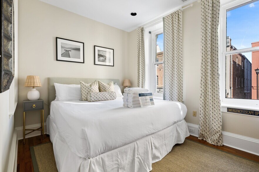 More Photos Of 21 Broad St, Charleston Storefront Retail Residential For Sale