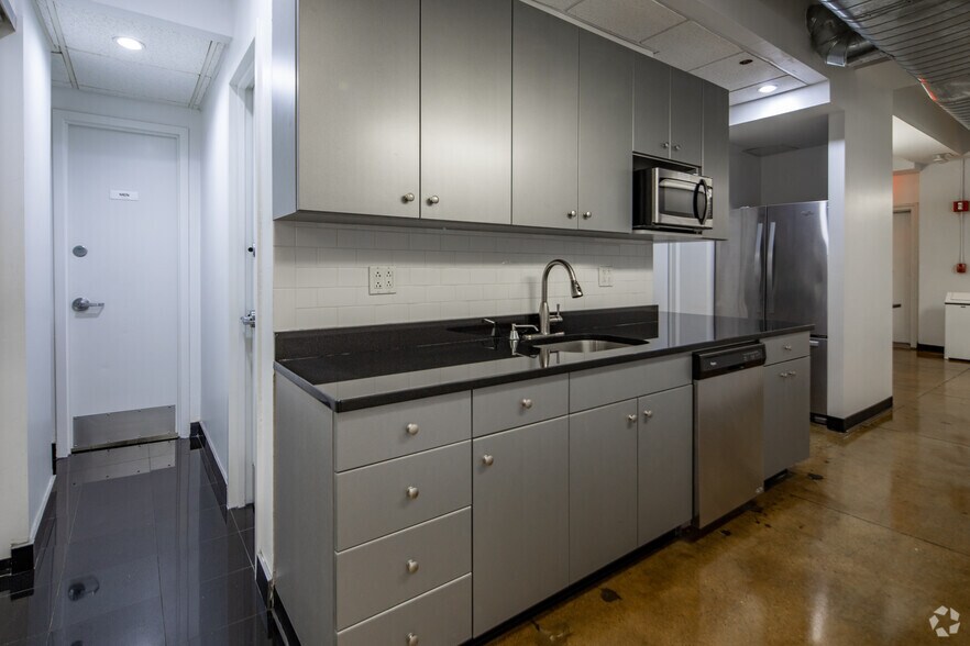 More Photos Of 589 Eighth Ave, New York Loft Creative Space For Lease