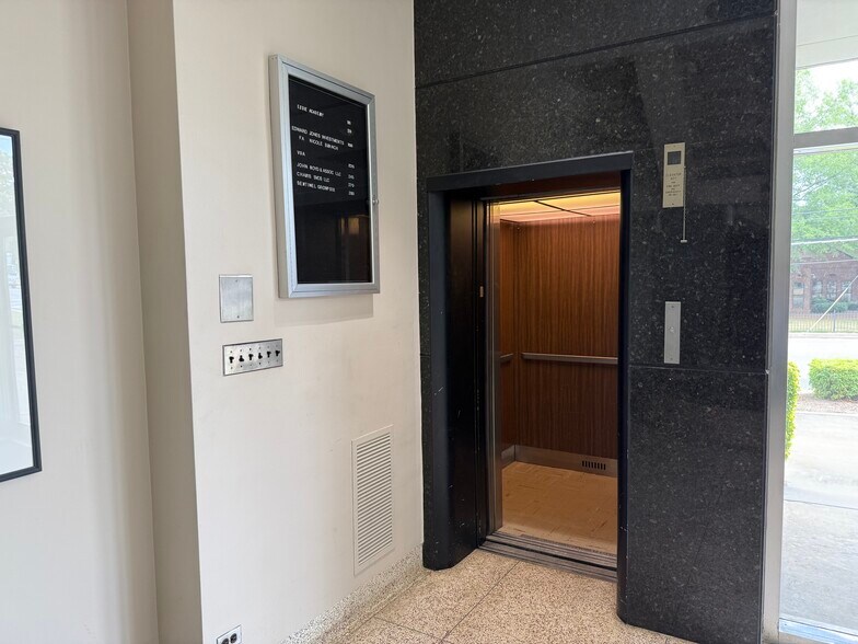 More Photos Of 507 W Innes St, Salisbury Office For Sale