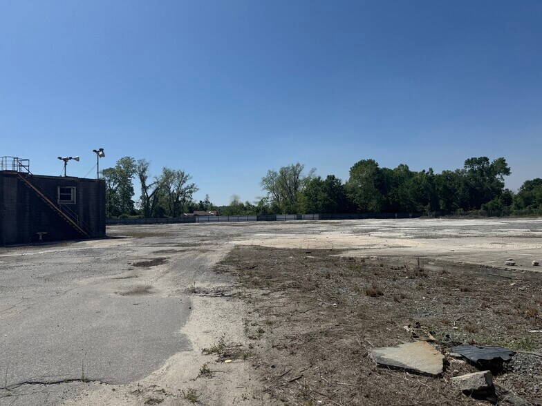 More Photos Of 400 Magazine Ave, Savannah Warehouse For Sale