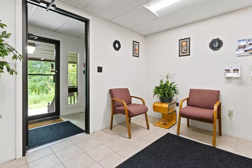 More Photos Of 587 Spring St, Westbrook Office For Sale