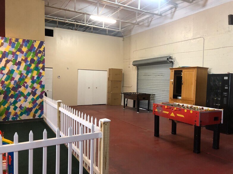 More Photos Of 17401 NW 2nd Ave, Miami Warehouse For Sale