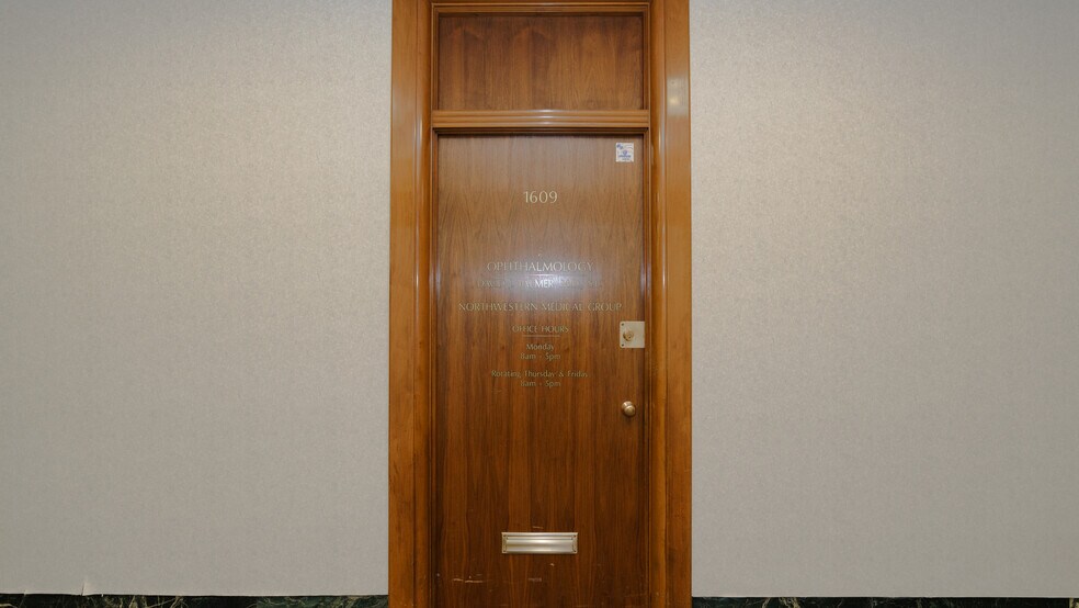 More Photos Of 111 N Wabash Ave, Chicago Office For Sale