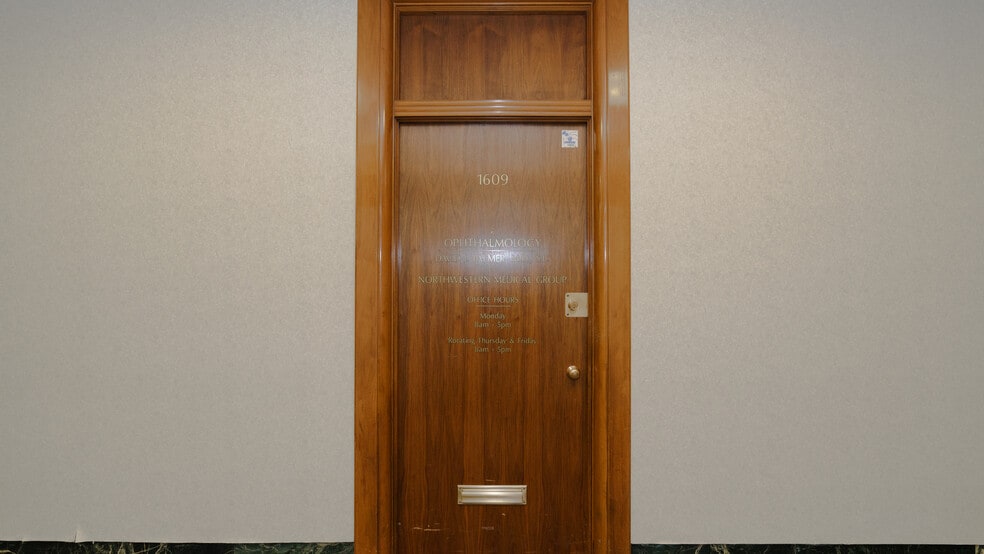 More Photos Of 50 E Washington St, Chicago Office For Sale