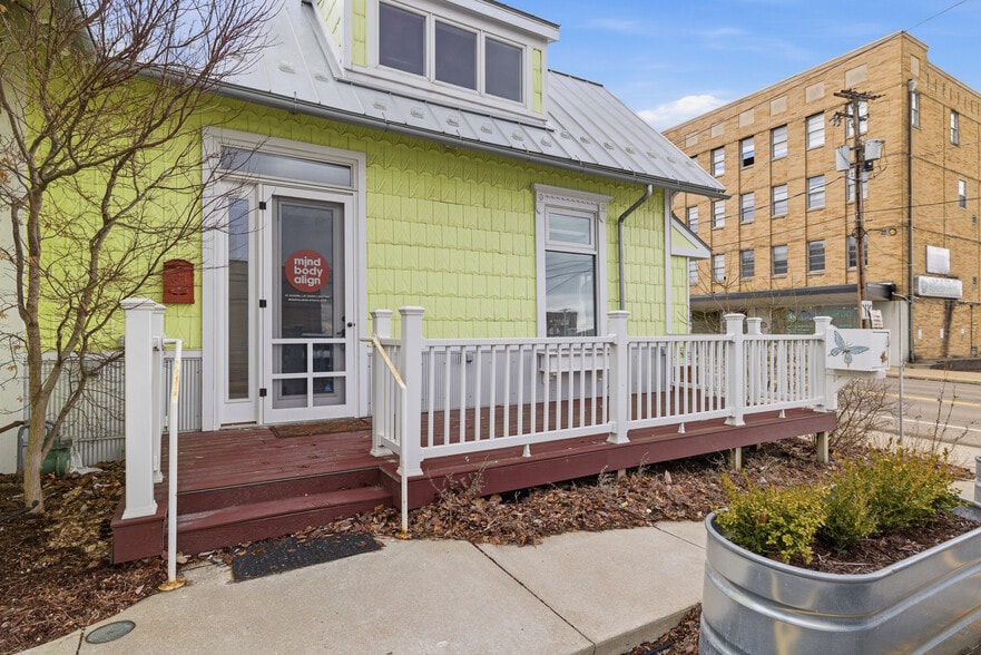 More Photos Of 20 N Mulberry St, Mansfield Office For Sale