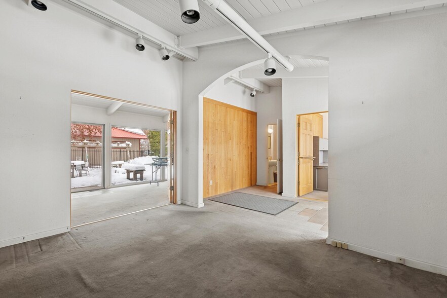 More Photos Of 327 Spokane Ave, Whitefish Flex For Sale