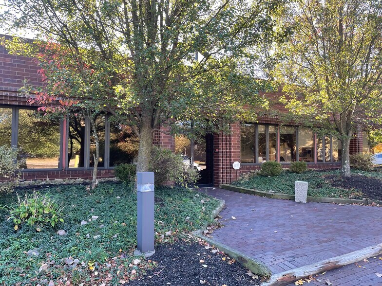 More Photos Of 24400 Highpoint Rd, Beachwood Medical For Lease