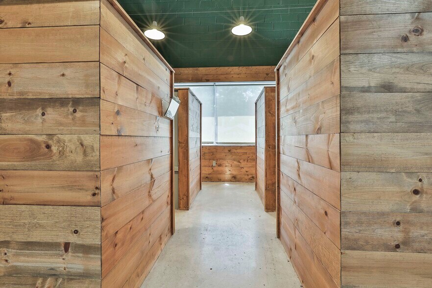 More Photos Of 147 Jackson St, Newnan Freestanding For Lease