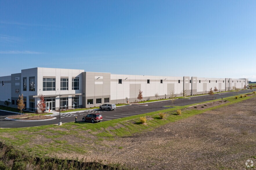 More Photos Of 11907 Meridian Dr, Mount Pleasant Warehouse For Lease