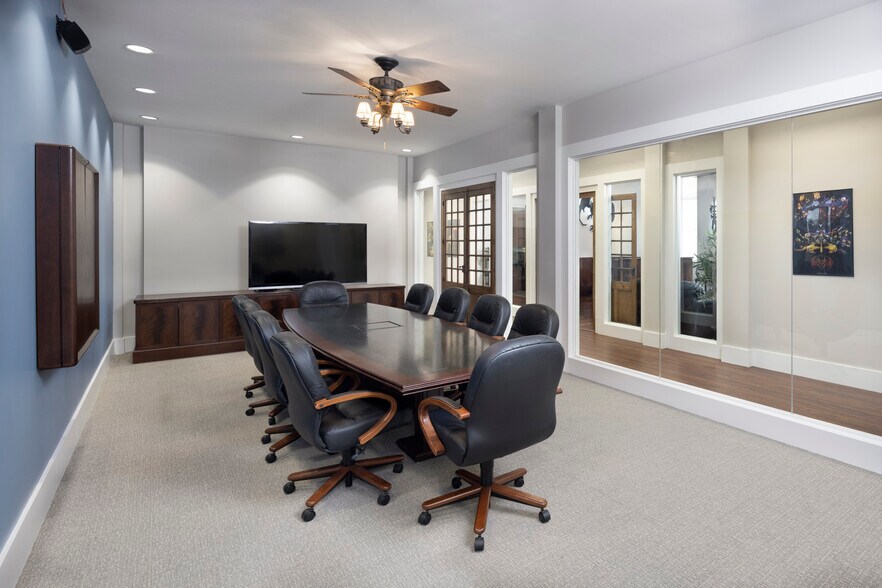 More Photos Of 16506 Pointe Village Dr, Lutz Office For Lease