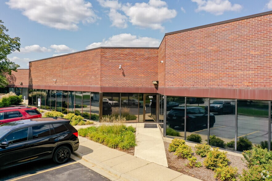 More Photos Of 3550 W Salt Creek Ln, Arlington Heights Light Distribution For Sale