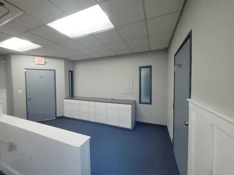 More Photos Of 950 Cherry St, Kent Self Storage For Lease