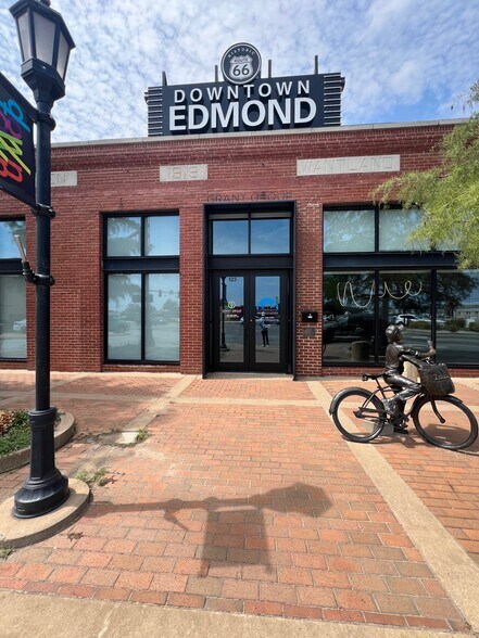 Primary Photo Of 125 S Broadway, Edmond Office For Lease