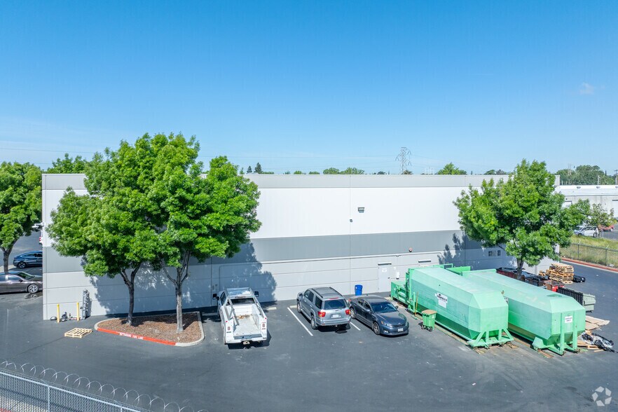 More Photos Of 2709 Academy Way, Sacramento Warehouse For Lease