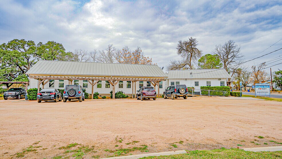 More Photos Of 821 School Dr, Poteet Healthcare For Sale
