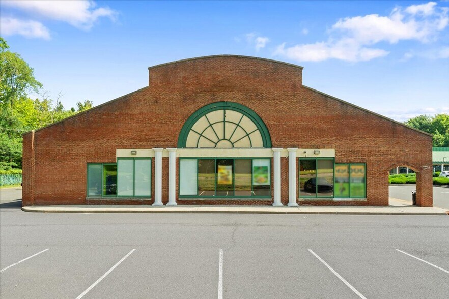 Primary Photo Of 100 US Highway 9, Manalapan Township Restaurant For Sale