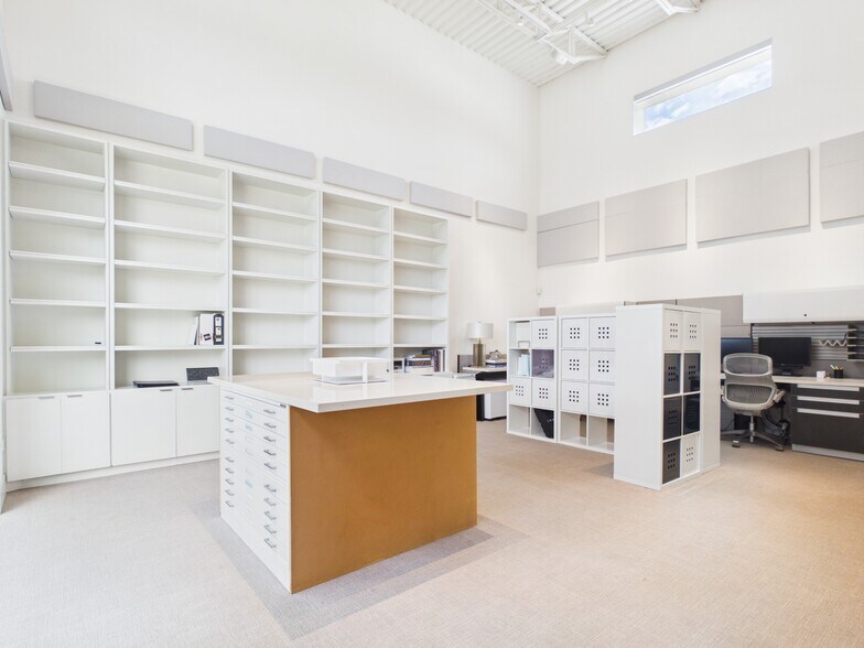 More Photos Of 1111 Lagoon Dr, Dallas Office For Sale