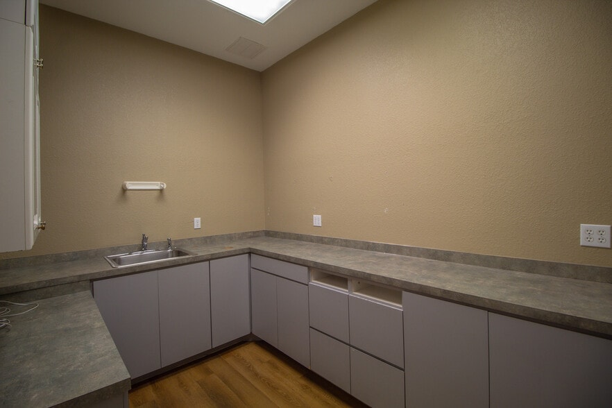 More Photos Of 970 Kings Hwy, Port Charlotte Office For Lease