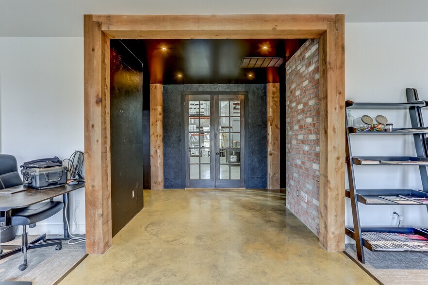 More Photos Of 222 Quality Dr, Byhalia Warehouse For Sale