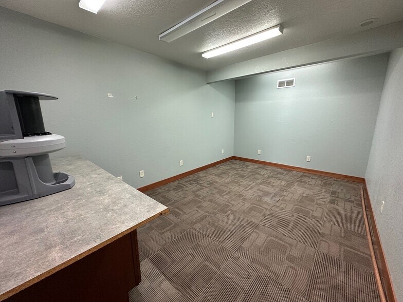 More Photos Of 820 W Summit St, Winterset Medical For Sale
