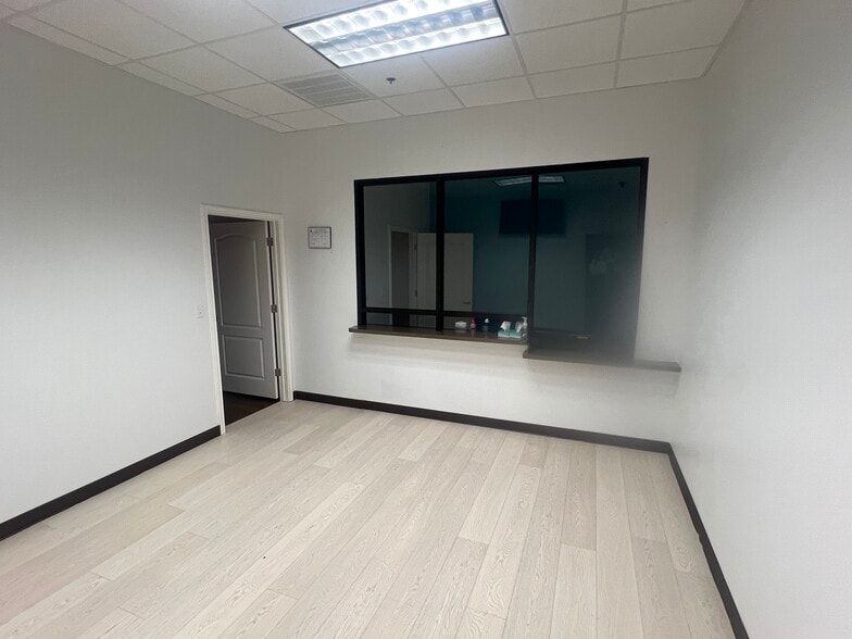 More Photos Of 3202 S W S Young Dr, Killeen Medical For Lease