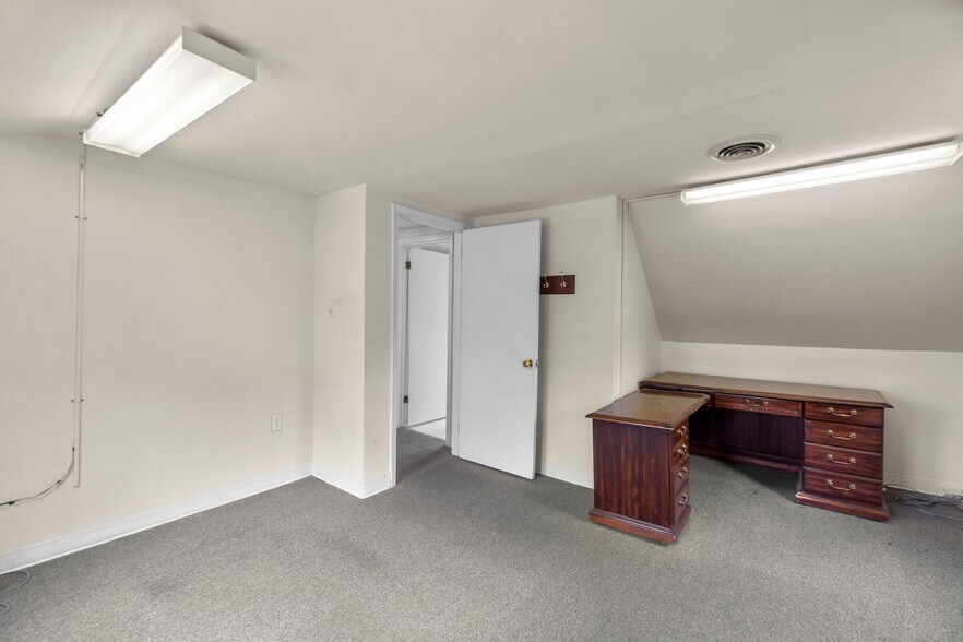 More Photos Of 300 Allegheny Ave, Towson Office For Sale
