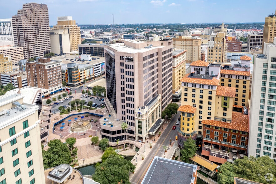 More Photos Of 175 E Houston St, San Antonio Office For Lease