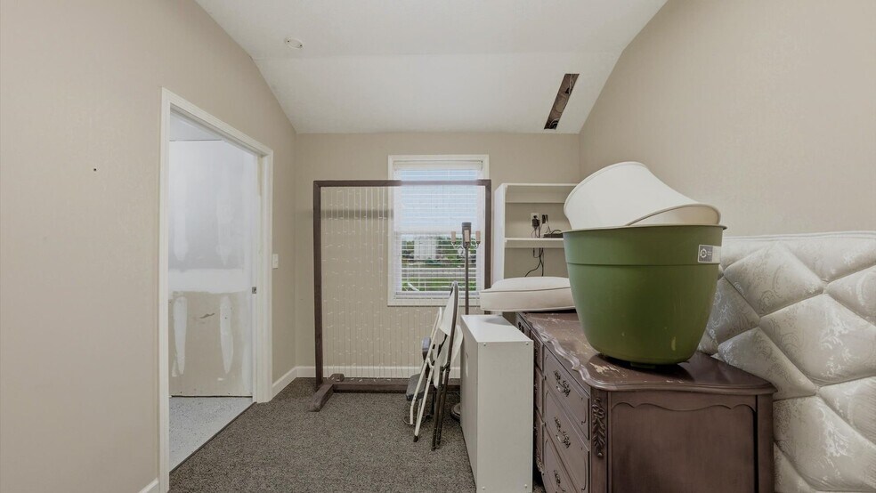 More Photos Of 2450 NW Lowenstein Dr, Lee's Summit Flex For Sale