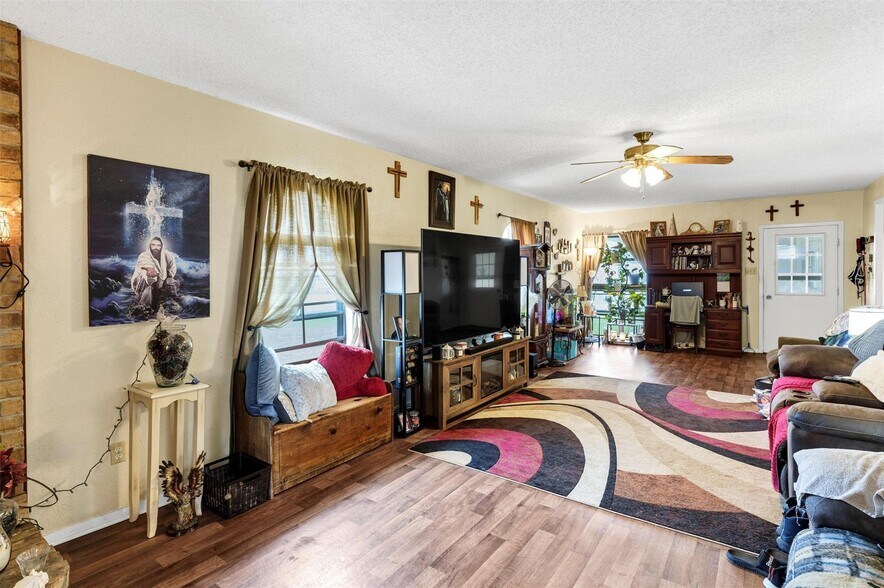 More Photos Of 200 Mustang Trail Trl, Granbury Industrial For Sale