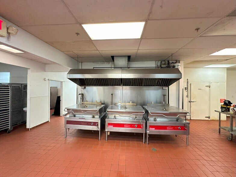 More Photos Of 11171 Horseshoe Way, Richmond Light Manufacturing For Sale