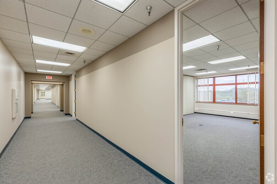 More Photos Of 615 Epsilon Dr, Pittsburgh Light Manufacturing For Sale