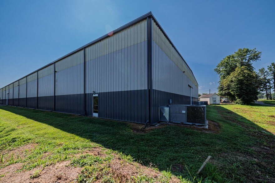 More Photos Of 8705 Cairo Rd, West Paducah Flex For Lease