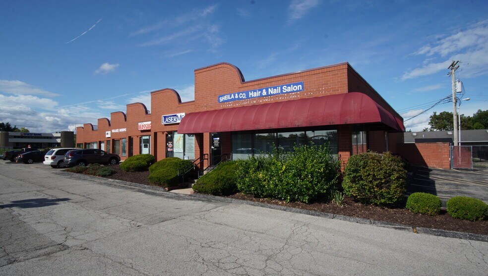 Primary Photo Of 14004-14016 Manchester Rd, Ballwin General Retail For Lease