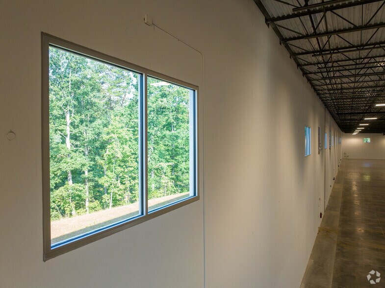 More Photos Of 70 Business Park Ct, Cartersville Distribution For Lease