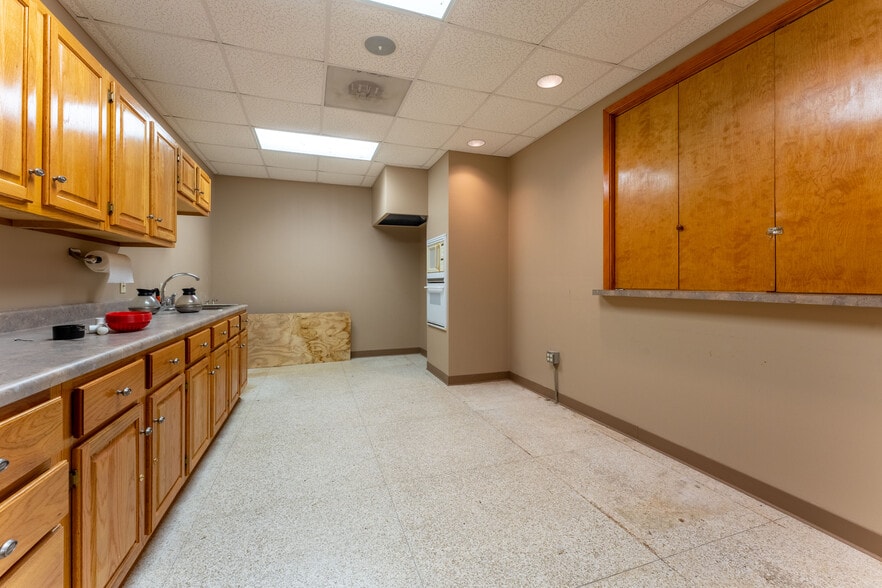 More Photos Of 7370 Chef Menteur Hwy, New Orleans Lodge Meeting Hall For Sale