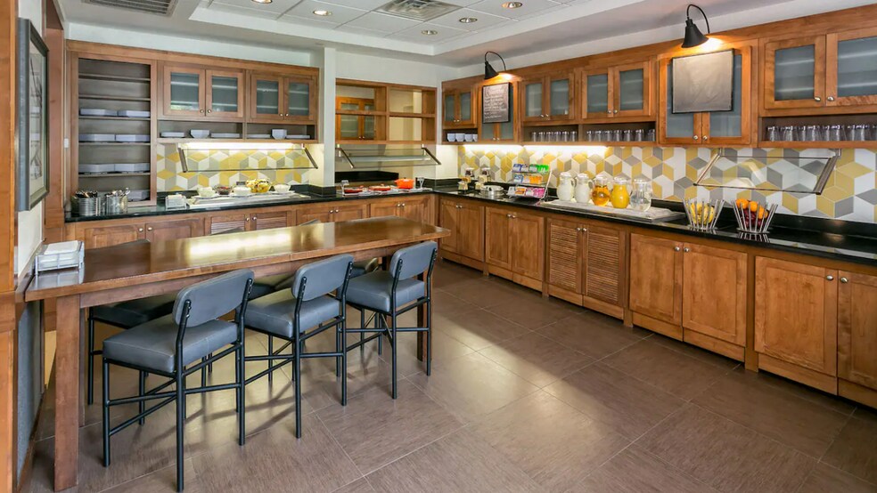 More Photos Of 650 Bakers Bridge Ave, Franklin Hotel For Sale