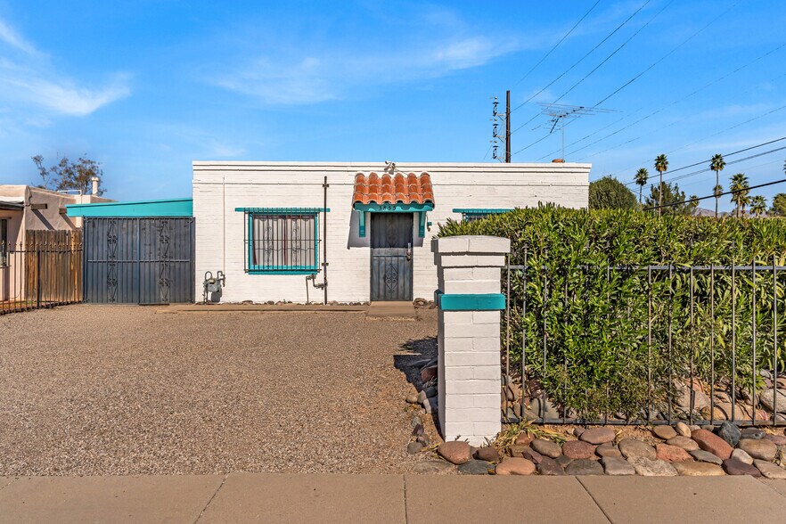More Photos Of 2901 N Alvernon Way, Tucson Office For Sale