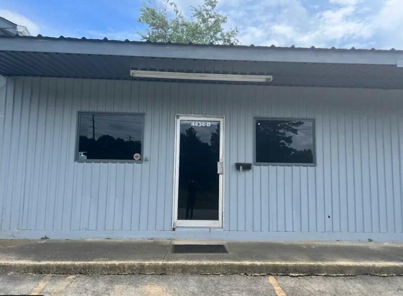 More Photos Of 4434 Austell Powder Springs Rd, Powder Springs Freestanding For Lease