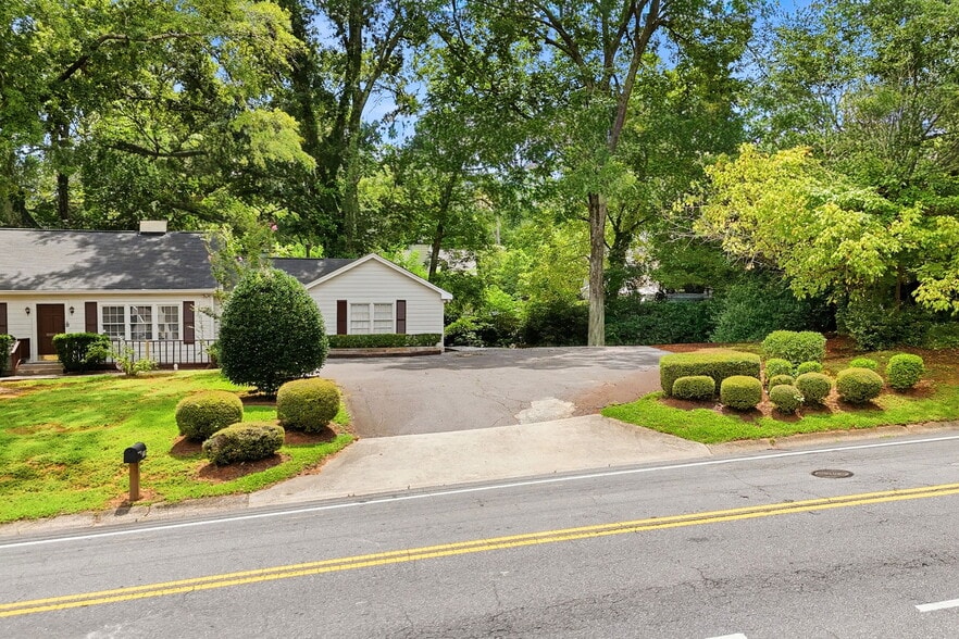 More Photos Of 255 Norcross St, Roswell Office For Lease