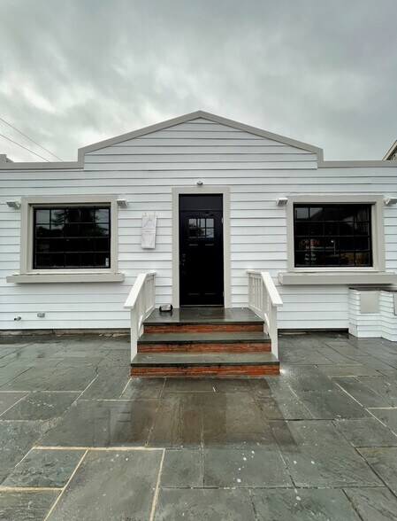 More Photos Of 22 Pine Hollow Rd, Oyster Bay Restaurant For Sale