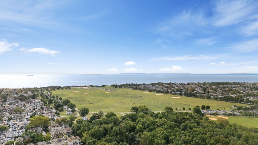 More Photos Of 2270 Hylan Blvd, Staten Island Supermarket For Sale