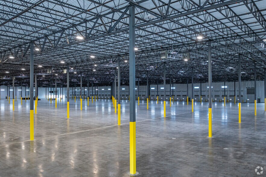 More Photos Of 11011 E 104th Ave, Henderson Distribution For Lease