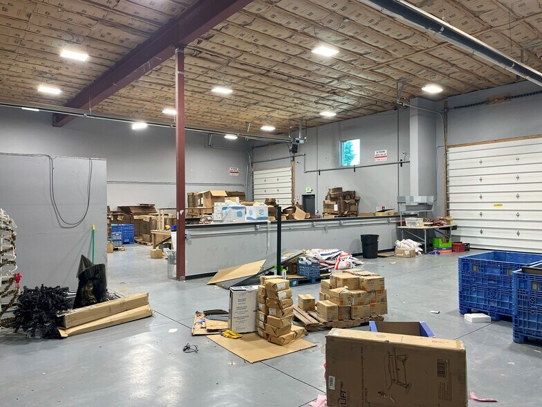 More Photos Of 4759 Town Center Dr, Colorado Springs Warehouse For Lease