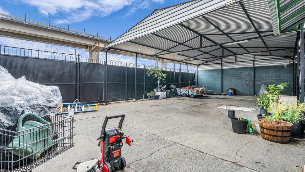 More Photos Of 909 53rd Ave, Oakland Warehouse For Sale