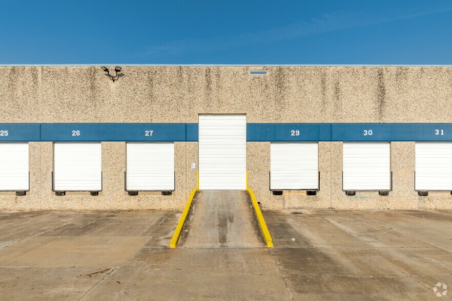 More Photos Of 8833 Citypark Loop, Houston Warehouse For Lease