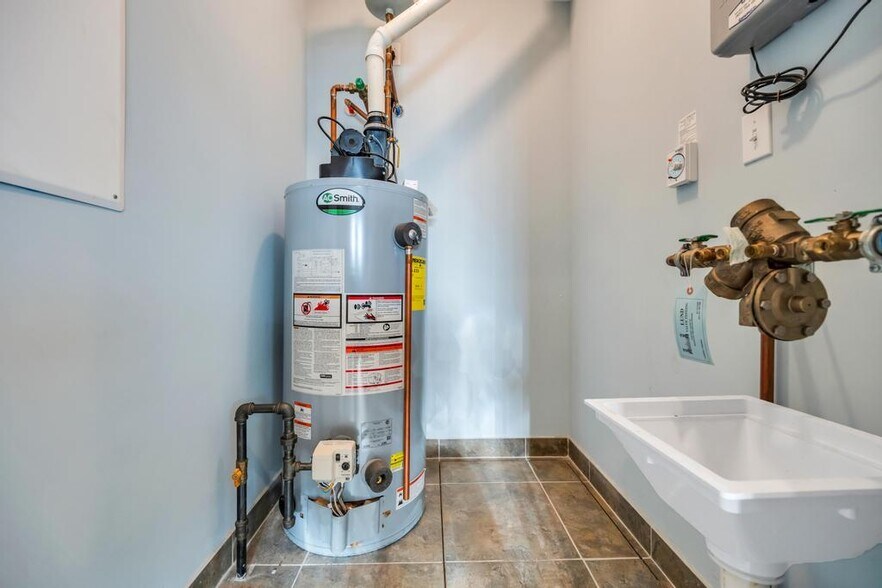 More Photos Of 760 Wellwood Ave, Lindenhurst Medical For Sale