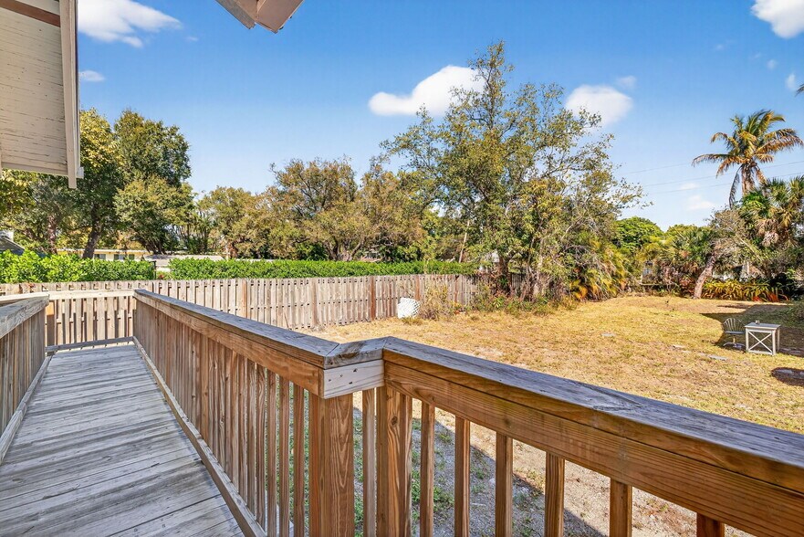 More Photos Of 1793 Fowler St, Fort Myers Freestanding For Sale