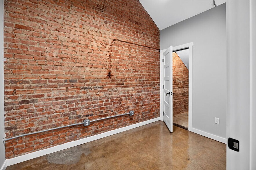 More Photos Of 143 N Wayne Ave, Waynesboro Storefront Retail Office For Sale