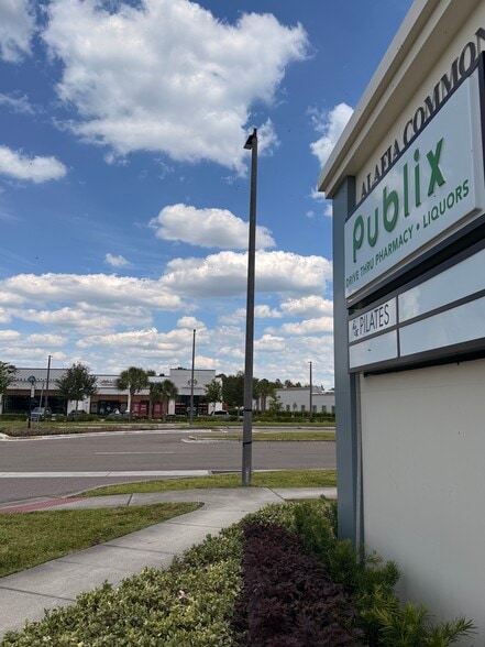 More Photos Of 5628 Circa Fishhawk Blvd, Lithia General Retail For Lease